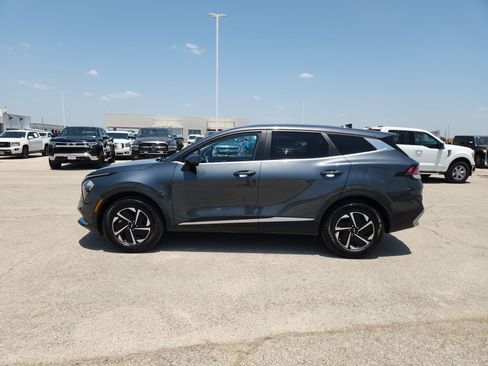 Used 2023 Kia Sportage LX AWD/4WD image 4