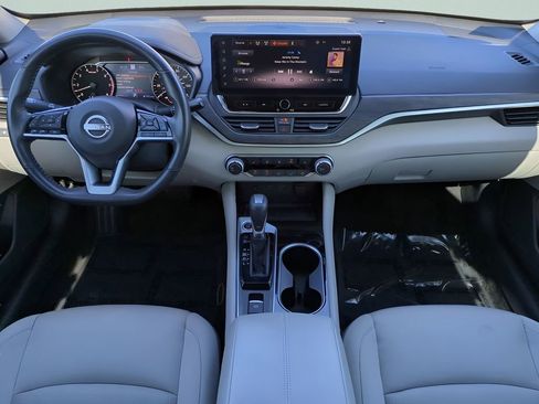 Used 2024 Nissan Altima 2.5 SV w/ SV Premium Package image 13