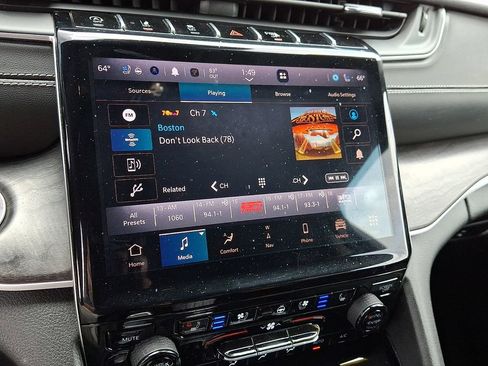 Used 2023 Jeep Grand Cherokee Limited w/ Luxury Tech Group II AWD/4WD image 18