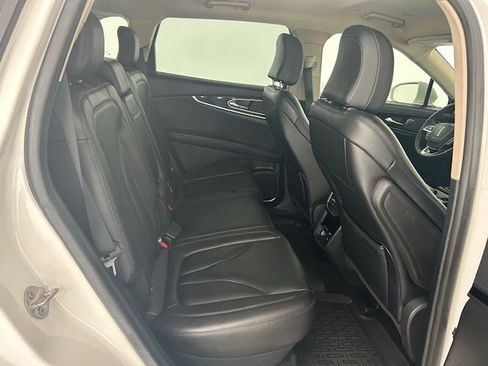 Used 2023 Lincoln Nautilus FWD w/ Premium Package image 21