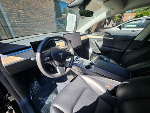 Used 2023 Tesla Model Y Long Range AWD/4WD image 33
