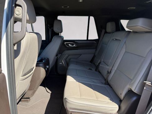 Used 2023 GMC Yukon SLT w/ SLT Luxury Package image 13