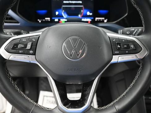 Used 2022 Volkswagen Taos SE AWD/4WD image 17