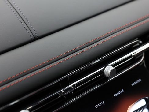 Used 2025 Aston Martin DB12 image 20