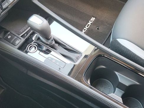 Used 2024 Nissan Kicks SR w/ SR Premium Package FWD image 16