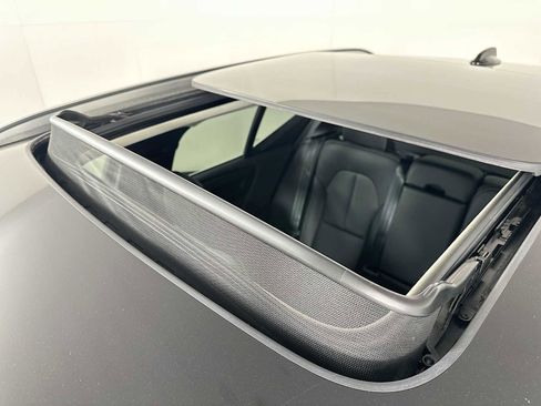 Used 2025 Volvo XC40 B5 Core w/ Protection Package Premier image 20