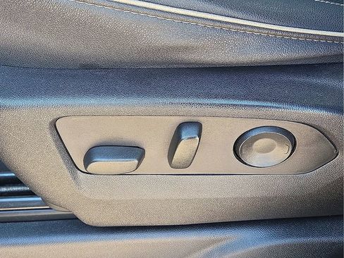 Used 2023 Chevrolet Suburban Premier image 23