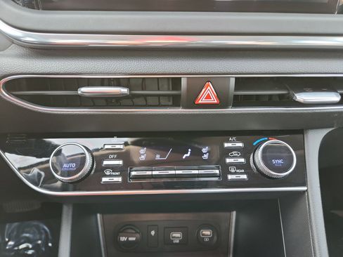 Used 2022 Hyundai Sonata Limited w/ Preferred Accessory Package image 17