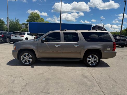 Used 2012 Chevrolet Suburban LT w/ Luxury Package AWD/4WD image 6