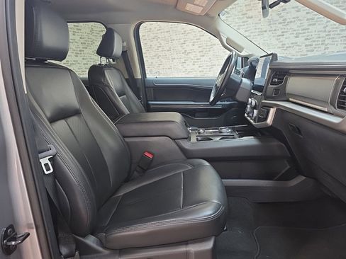 Used 2024 Ford Expedition XLT image 10