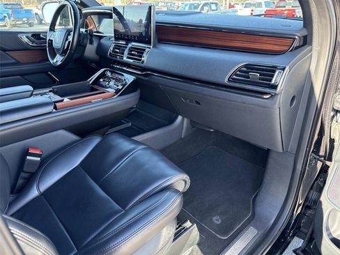 Used 2024 Lincoln Navigator L 4WD image 28