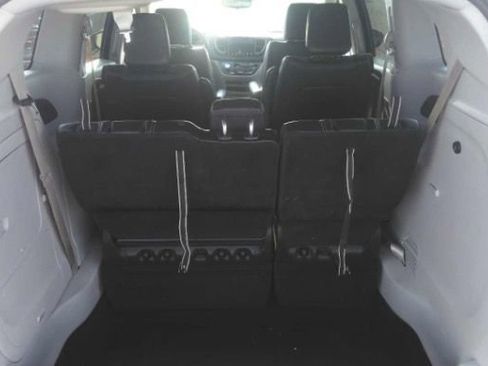 Used 2024 Chrysler Pacifica Limited FWD image 4