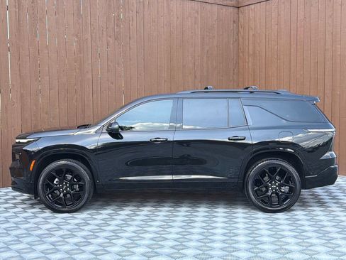 Used 2024 Chevrolet Traverse RS FWD image 17