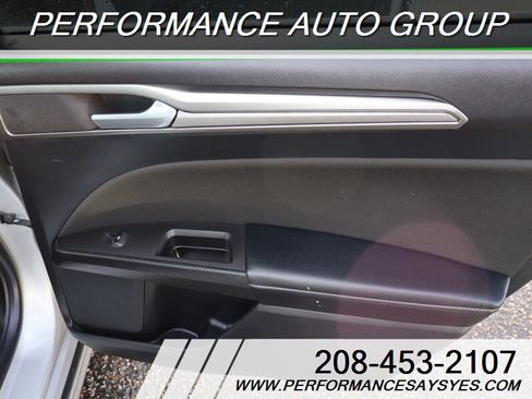 Used 2019 Ford Fusion SE image 11