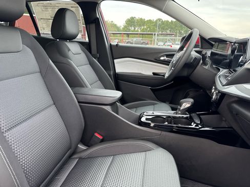 New 2026 Chevrolet Trax LT image 17