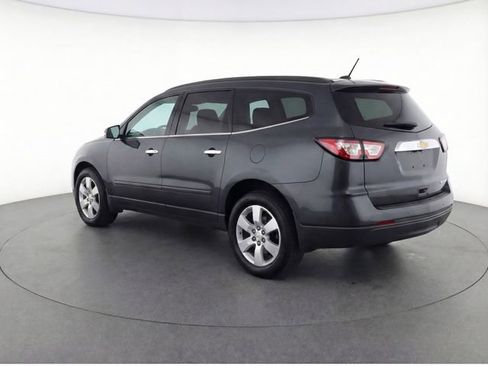 Used 2016 Chevrolet Traverse LT w/ Style and Technology Package image 3