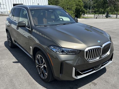 Used 2025 BMW X5 xDrive40i w/ Premium Package AWD/4WD image 2