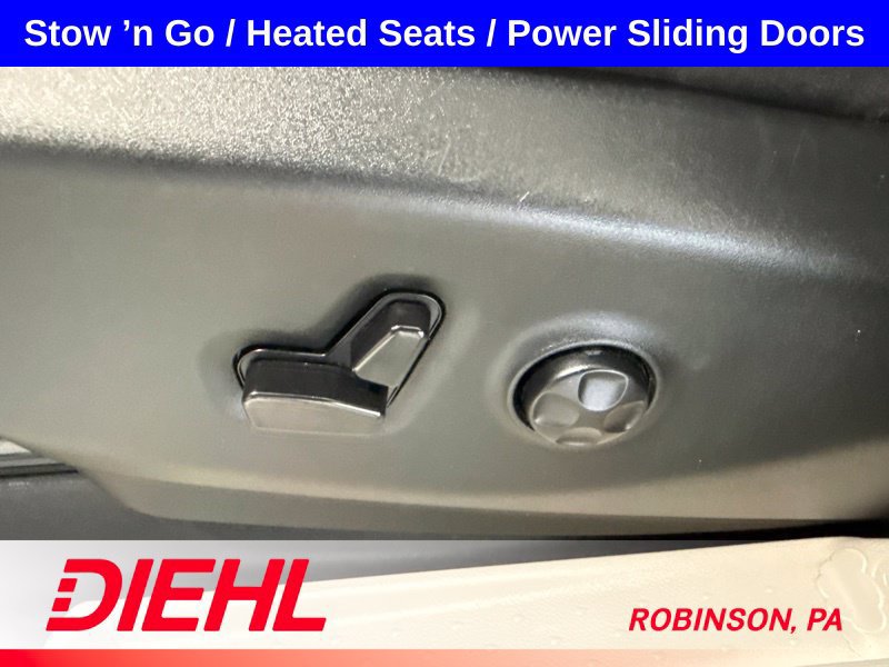 Used 2024 Chrysler Pacifica Touring-L FWD image 24
