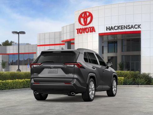 Used 2025 Toyota RAV4 XLE Premium image 9