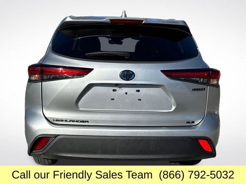 Certified 2023 Toyota Highlander XLE image 5