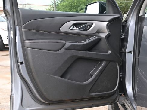 Used 2020 Chevrolet Traverse LS FWD image 18