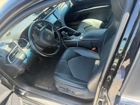 Used 2018 Toyota Camry SE FWD image 3