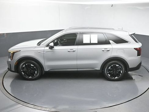 Used 2025 Kia Sorento S w/ Panoramic Sunroof Package FWD image 45