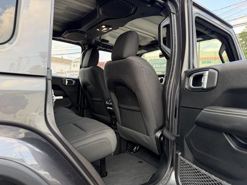 Used 2021 Jeep Wrangler Unlimited Sahara w/ Uconnect 4C Nav & Sound Group AWD/4WD image 15