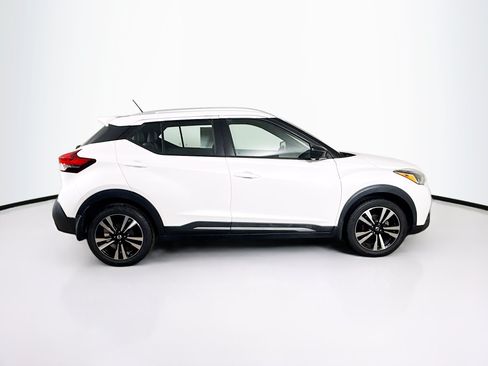 Used 2019 Nissan Kicks SR w/ SR Premium Package FWD image 2