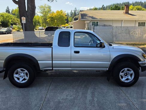 Used 2003 Toyota Tacoma PreRunner RWD image 5