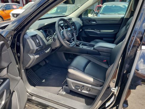Certified 2024 Nissan Pathfinder SL FWD image 13