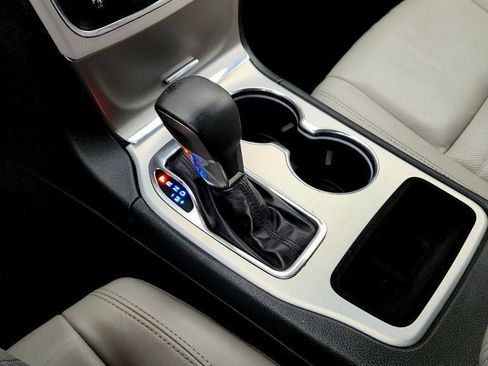 Used 2018 Jeep Grand Cherokee Limited RWD image 16