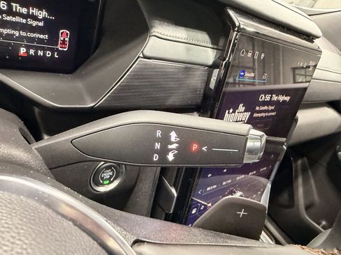 Used 2024 GMC Acadia AT4 image 36