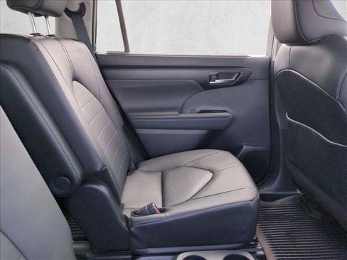 Certified 2026 Toyota Highlander XLE AWD/4WD image 22