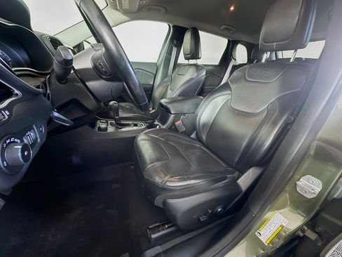 Used 2019 Jeep Cherokee Limited AWD/4WD image 13