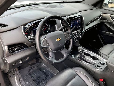 Used 2023 Chevrolet Traverse LT w/ LT Premium Package AWD/4WD image 15