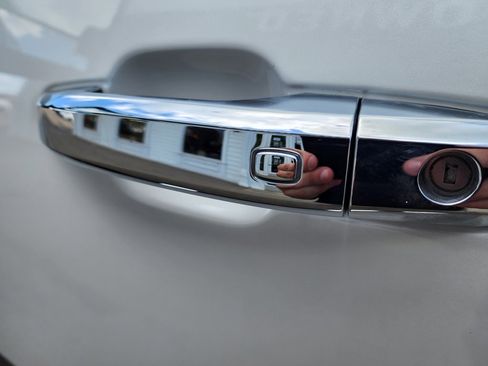 Used 2024 Chevrolet Silverado 2500 LTZ w/ LTZ Convenience Package image 19