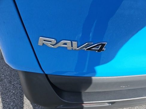 Used 2020 Toyota RAV4 XLE image 6