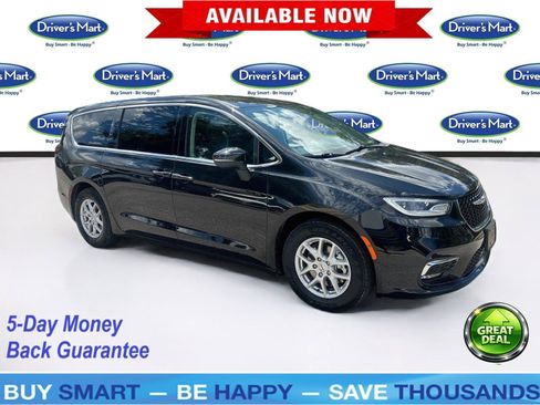 Used 2023 Chrysler Pacifica Touring-L FWD image 1