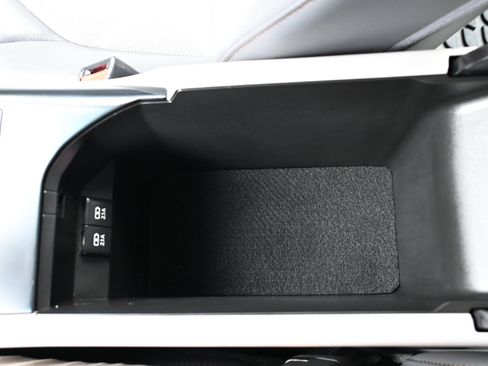 Used 2018 Toyota Camry XLE image 28