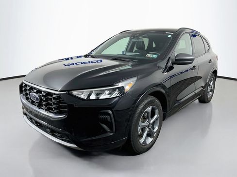Used 2023 Ford Escape ST-Line w/ Tech Pack #1 AWD/4WD image 4