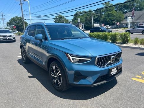 Used 2025 Volvo XC40 B5 Core AWD/4WD image 6
