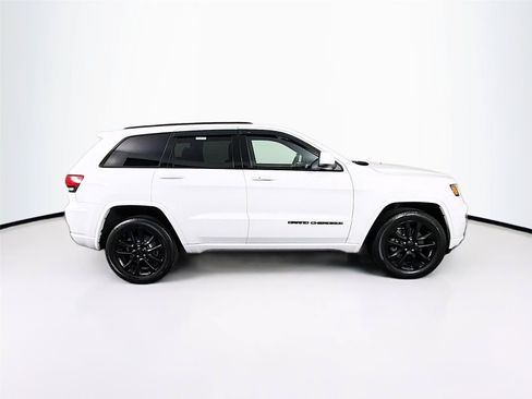 Used 2021 Jeep Grand Cherokee Laredo X AWD/4WD image 12
