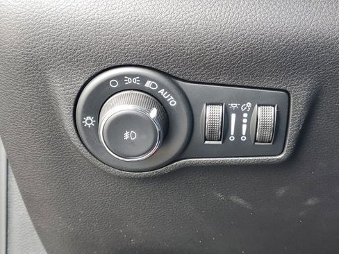 Used 2023 Jeep Compass Trailhawk w/ Trailhawk Convenience Group AWD/4WD image 8
