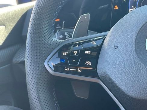 Used 2022 Volkswagen Golf R image 36