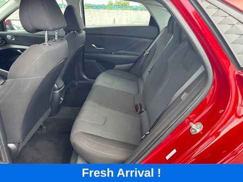 Used 2024 Hyundai Elantra SE FWD image 3