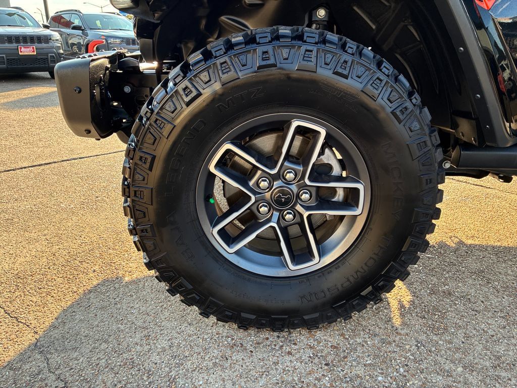 Used 2025 Jeep Gladiator Mojave AWD/4WD image 19