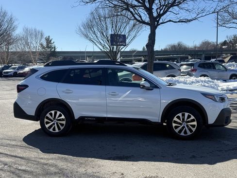 Used 2022 Subaru Outback Premium image 5