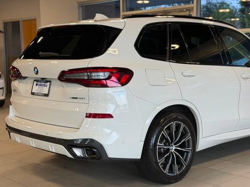 Used 2022 BMW X5 xDrive40i w/ M Sport Package AWD/4WD image 11