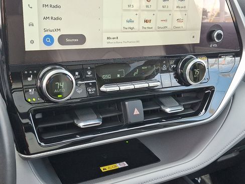 Used 2023 Toyota Highlander Platinum image 17